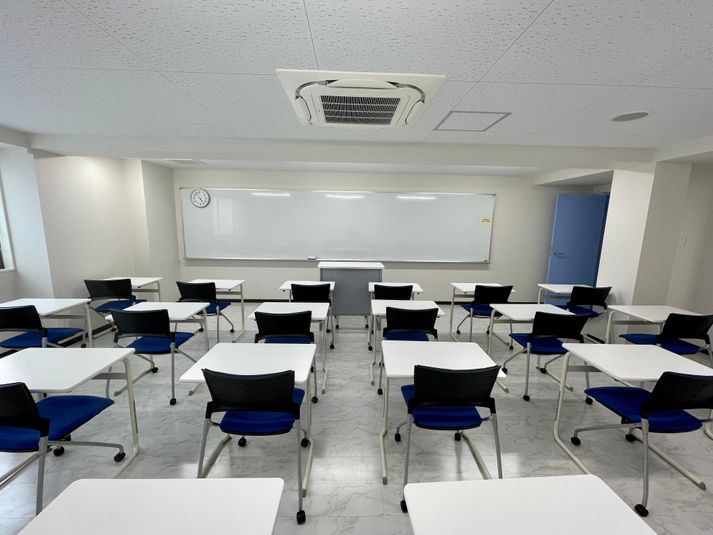 東京国際学園　研修センター 205教室の室内の写真