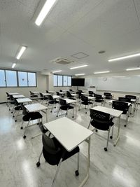 東京国際学園情報専門学校 302教室の室内の写真