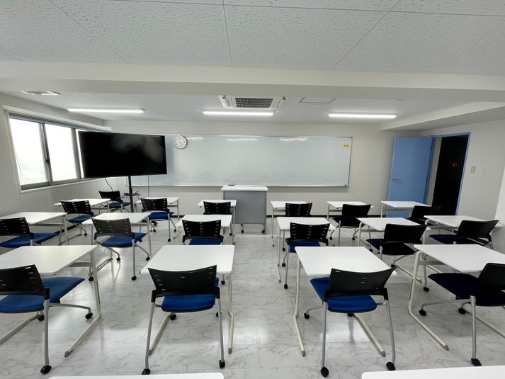 東京国際学園　研修センター 207教室の室内の写真