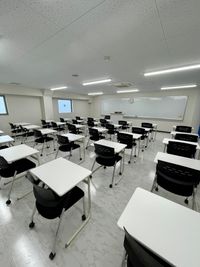 東京国際学園情報専門学校 303教室の室内の写真