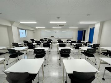【303教室】スマートロック・クラウドカメラを利用し無人化運営！  空き教室を貸し出し中！学校稼働日は有人での対応となります。 - 東京国際学園　研修センター