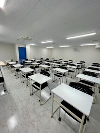 東京国際学園　研修センター 303教室の室内の写真