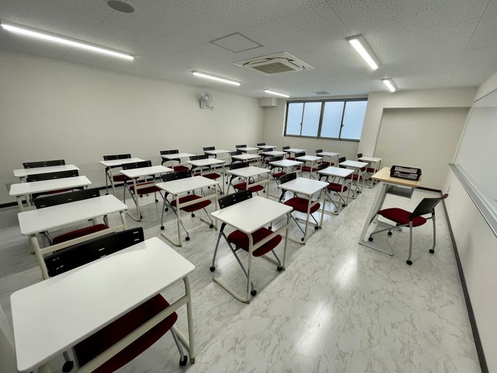 305教室 - 東京国際学園情報専門学校