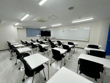 東京国際学園　研修センター 306教室の室内の写真