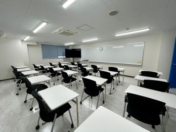 東京国際学園情報専門学校 306教室の室内の写真