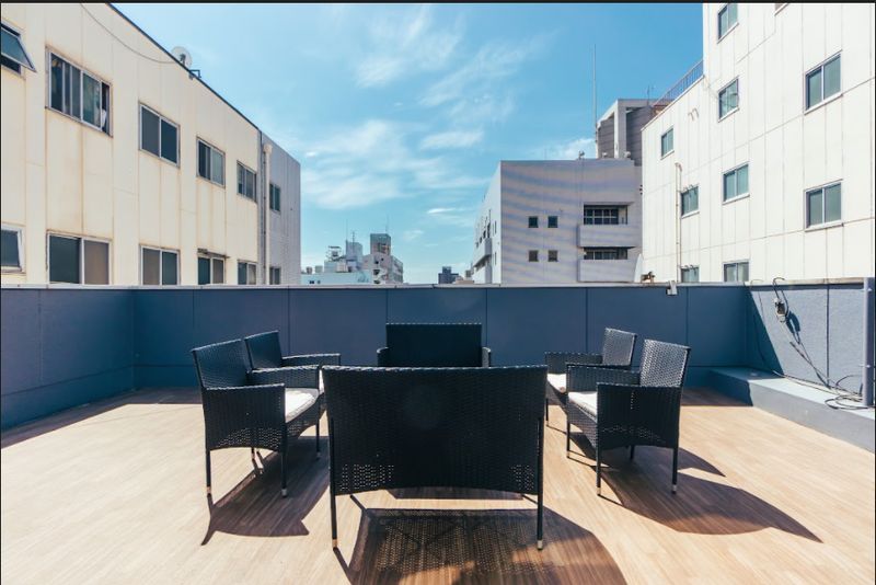 ちょっと風変わりな都会の秘密基地 - どやねんホテルズ ヤマト