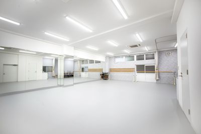 多方向からの換気が可能です。 - bulle studio バレエレンタルスタジオの室内の写真