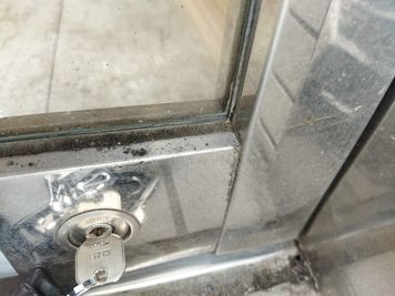 鍵穴は足元にあります。 - monoダンススタジオ西巣鴨 monoダンススタジオ西巣鴨　高級ヨガマットも常備の入口の写真