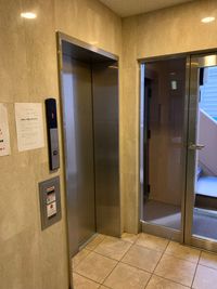 エレベーター - レンタルサロンSONASH三茶 レンタルサロンの入口の写真