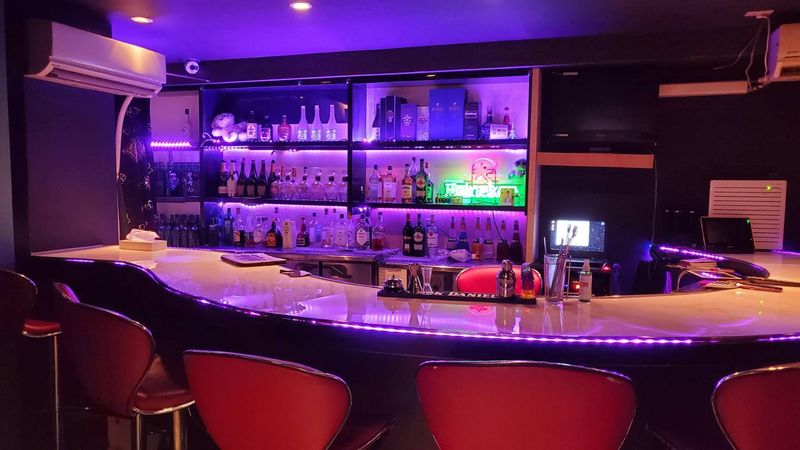 バー、カラオケ、飲食店 - [イベント＆カラオケバーLeN]