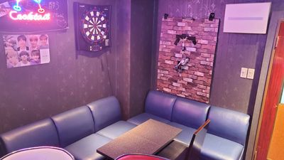[イベント＆カラオケバーLeN] バー、カラオケ、飲食店の室内の写真