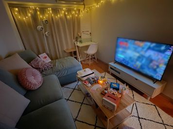 ナイトバージョン✨
イルミネーション雰囲気◎
デート、映画鑑賞に♡ - トーノア🏠新大阪 パーティスペースの室内の写真