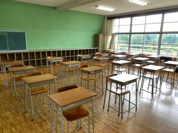 小学校５年生の普通教室として使っていたスペースです。 - 八ヶ岳コモンズ