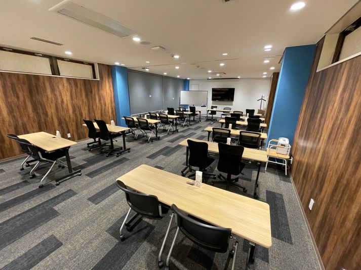 最大32名用セミナールーム - BIZcomfort神戸元町