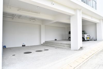 無料駐車場（地下）も完備してます - STAY KARATEL キッチン付きレンタルスペースの外観の写真