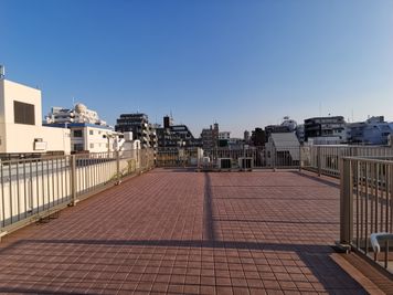 HIKARIO 1st 屋上の室内の写真