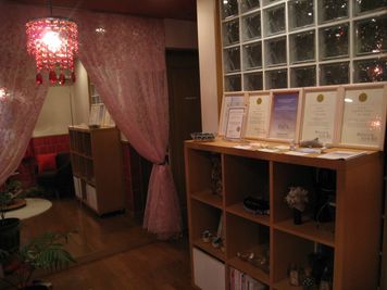 プライベートサロン駒沢 カウンセリングスペースの室内の写真