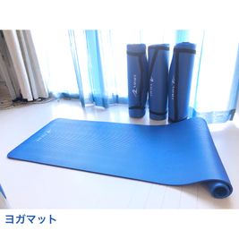 【ヨガマット】
ヨガマット４枚（ 1cm 厚  )
 - studioQueen スタジオクイーンの設備の写真