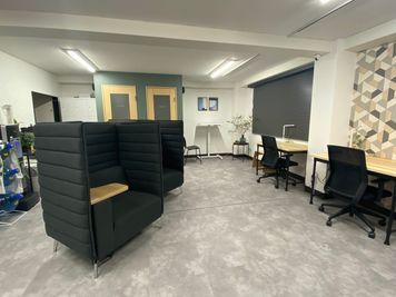 施設全体の様子です。 - whoワークラウンジ Room 2の室内の写真