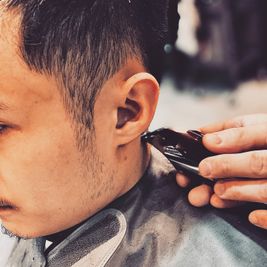 もちろんカットも
※コワーキング利用者は20%OFF※ - FRANK’S BARBER  多目的スペースの室内の写真