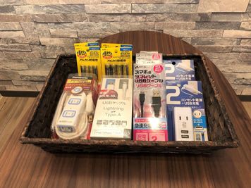 各種充電コード、延長コード、HDMIケーブルetc… - レンタルスペース渋谷AGURA道玄坂の設備の写真