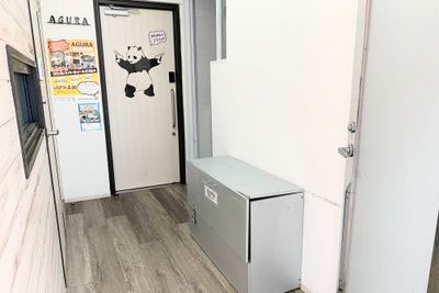 玄関前のゴミステーションなのでゴミ出しも楽々。
有料オプションをご選択下さい。 - レンタルスペース渋谷AGURA道玄坂の設備の写真