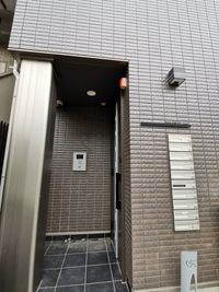 屋上スペースへの入口はオートロックです - HIKARIO 1st 屋上の入口の写真