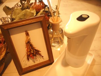 アルコール消毒もございます - Rental salon mimosa 【名古屋駅近】完全個室レンタルサロンミモザ502の室内の写真