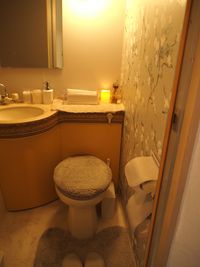 洗面とトイレ - Rental salon mimosa 【名古屋駅近】完全個室レンタルサロンミモザ502の室内の写真