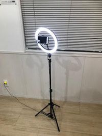 LED リングライト付三脚
他に　普通の三脚
2台有 - スタジオKaveri 東林間 レンタルスタジオの設備の写真
