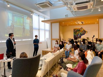 イベント開催もご相談ください。 - ATOMica宮崎 貸し会議室【6人部屋】の室内の写真