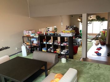 小上がりから2階のスペース全体像です　広くお使いいただけます - ボードゲームカフェ7Gold キッチン付きレンタルスペースの室内の写真