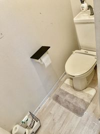 バックヤード奥のトイレご利用できます。

アルコール消毒、ハンドソープをご用意して御座います。
ご自由にお使いください。
 - ＲＳ（スタジオリズムズテップ） レンタルスペースの設備の写真