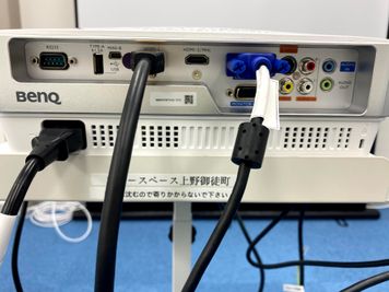 HDMI,D-Subなどが常備！PCから簡単に接続で投影可能！ - ブルースペース上野御徒町 貸し会議室の設備の写真