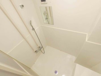 広めのシャワールームも無料で利用可能 - ホビスペ大井町 SNS映えのパーティースペースの設備の写真