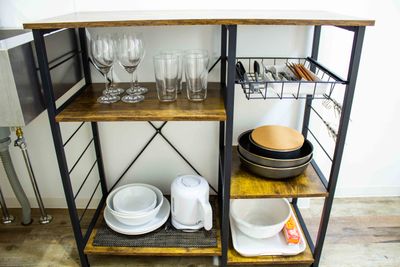 キッチン横の食器棚 - ホビスペ大井町 SNS映えのパーティースペースの設備の写真