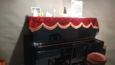 E室内のピアノ室 - レンタルスペース夕顔瀬 Iプラン・全体貸し出し19時～23時・無料駐車場前面6台裏1台の室内の写真