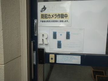 レンタルスペース夕顔瀬 Iプラン・全体貸し出し19時～23時・無料駐車場前面6台裏1台の入口の写真