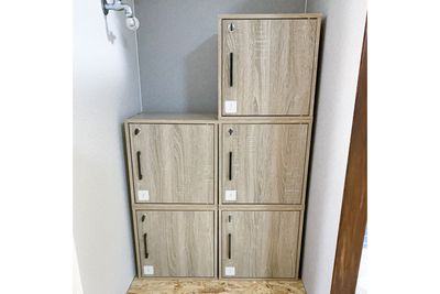 鍵付きロッカーあり。 - キャンズ@大須 レンタルスペースの設備の写真