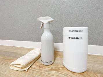 備品消毒用スプレーもあります - キャンズ@大須 レンタルスペースの設備の写真