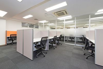 私語電話ＮＧのエリアになります。集中してお仕事をされたい時などはこちらをご利用ください。 - 渋谷アントレサロン コワーキングスペースの室内の写真