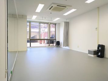 広々35㎡(ダンススペースは約30㎡) - シェア・スタジオ Bluebird《元町Aスタジオ》 レンタルスタジオの室内の写真
