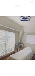 神楽坂レンタルサロン 緑に囲まれた個室レンタルサロンの室内の写真