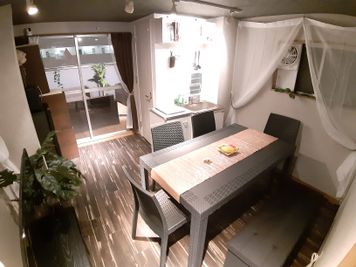 室内もアジアン風 - LUX池袋 雨キャンセル無料 屋上BBQアジアンリゾートの室内の写真