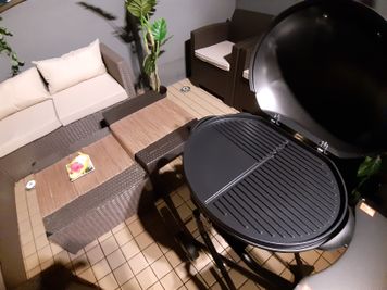 夜のBBQも良いですね！ - LUX池袋 雨キャンセル無料 屋上BBQアジアンリゾートの室内の写真
