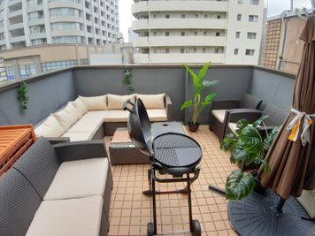 BBQ出来ます。
（グリルは有料オプション） - LUX池袋 雨キャンセル無料 屋上BBQアジアンリゾートの室内の写真