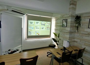 プロジェクタ（ロールスクリーン、HDMIケーブル付、三脚付き） - UENO BLDG. ComfortSpace上野Ⅰの室内の写真