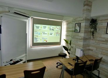 プロジェクタ（ロールスクリーン、HDMIケーブル付、三脚付き） - ComfortSpace上野 ComfortSpace上野Ⅰの室内の写真