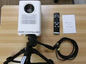 三脚付きプロジェクタ（iphone/
android wifi 接続可能） - ComfortSpace上野 ComfortSpace上野Ⅰの設備の写真