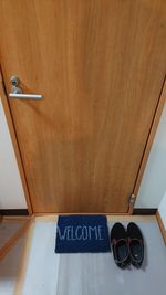 この扉の手前で靴を脱いでお入りください。 - flow三鷹レンタルオフィス 完全個室隠れ家的ワークスペースの室内の写真